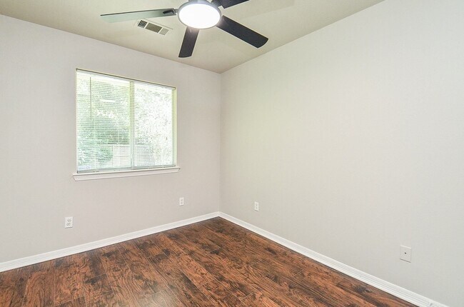 Building Photo - 6146 Rocky Nook Dr