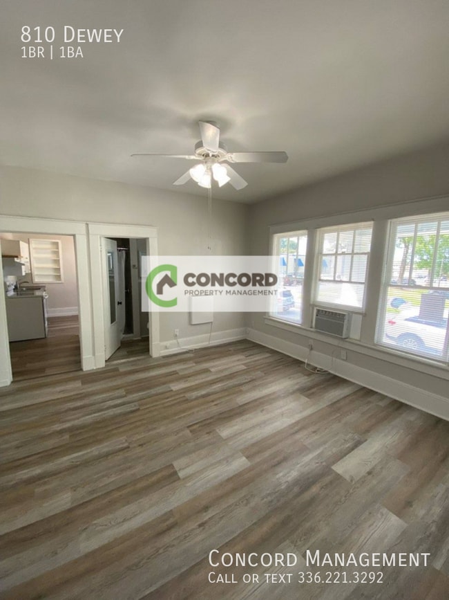 Building Photo - 810 Dewey-