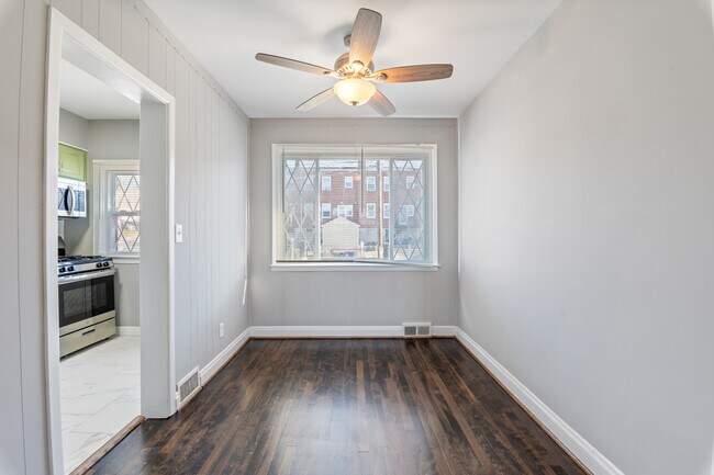 Building Photo - 4813 Midwood Ave