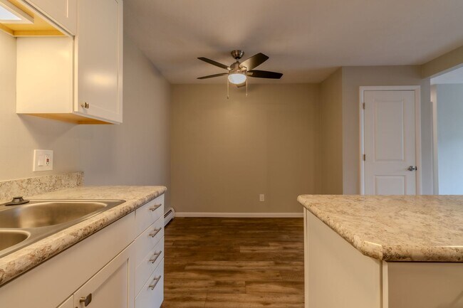 Building Photo - Live Where the City Comes Alive