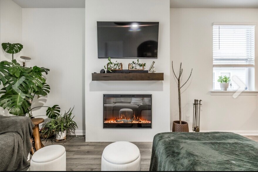 Building Photo - 7355 Lang Ave