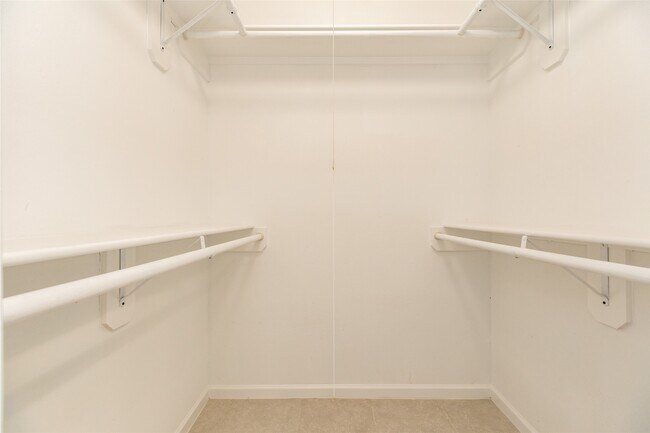 Building Photo - 1710 Foxwood Ct