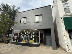 Building Photo - 208 S Chestnut St