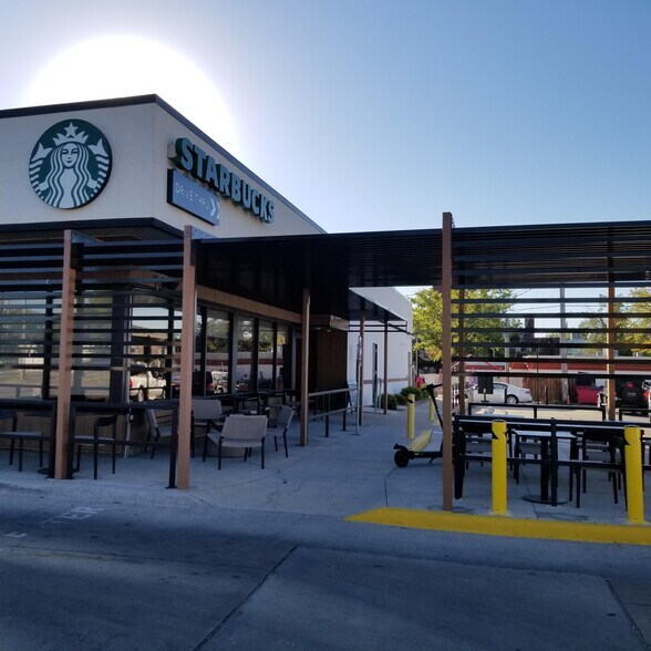 Starbucks 1/2 Block Away - 1339 2nd Ave SE
