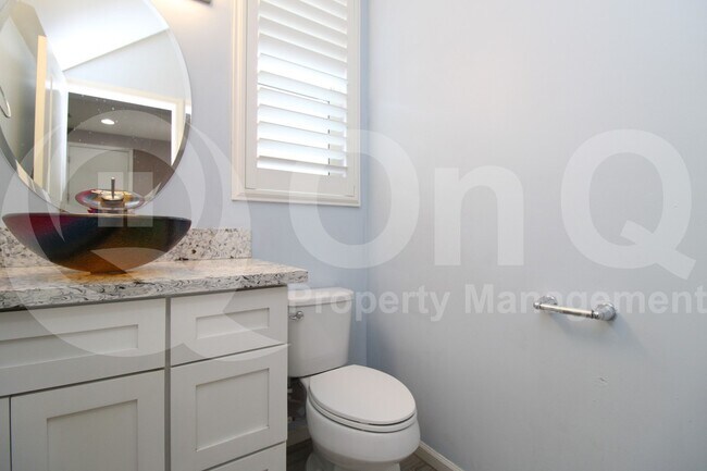 Building Photo - 3080 S Jasmine Dr