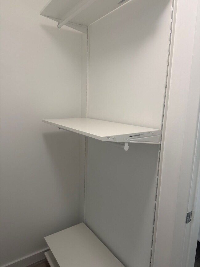 Building Photo - 999 SW 1st Ave