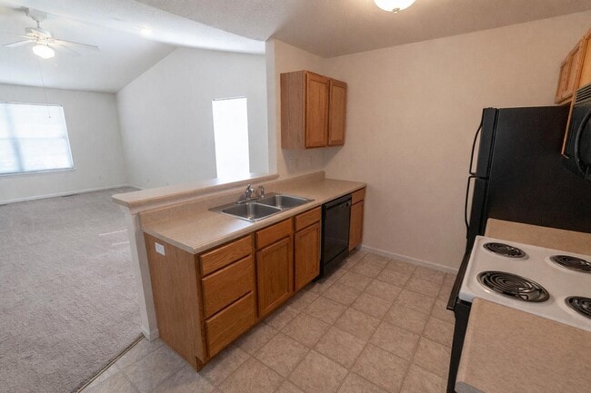 Building Photo - 3322 E St Charles Rd