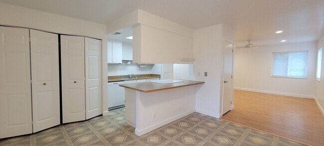 Building Photo - Quiet Cul de Sac With RV Parking in North Redding