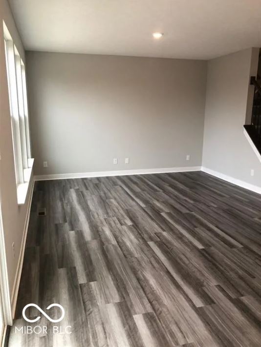 Building Photo - 305 Fairfax Way