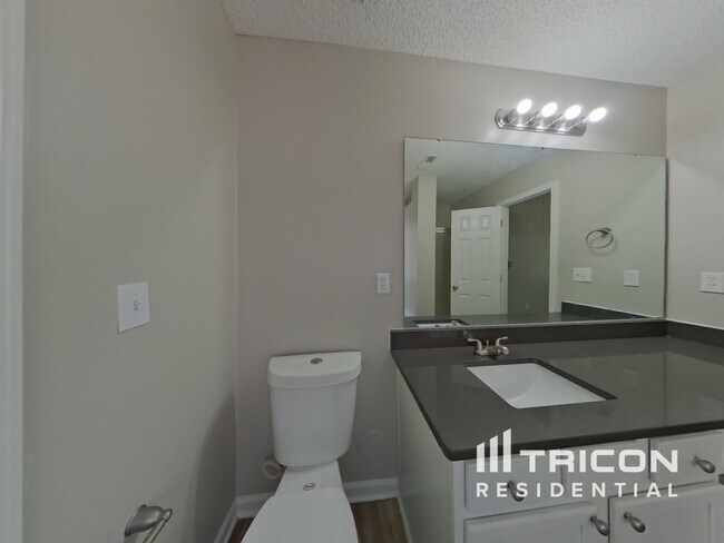 Building Photo - 4112 Everest Dr