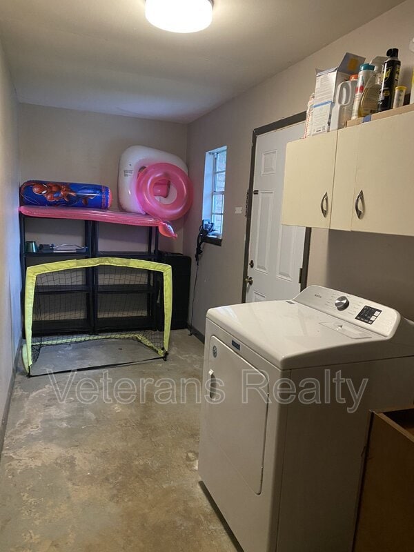 Building Photo - 2411 Sunkist Country Club Rd