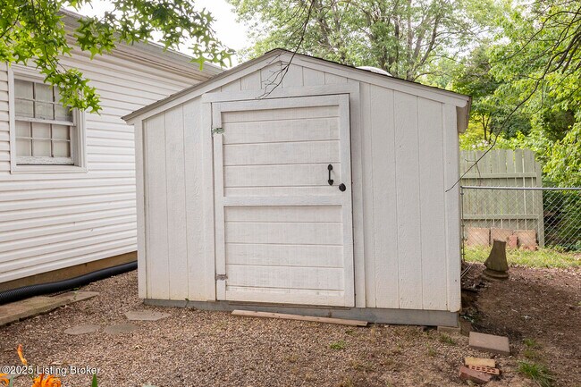 Building Photo - 2901 Creekside Dr