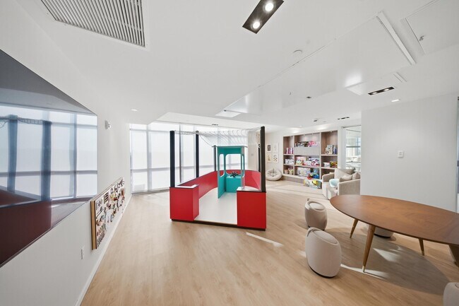 Building Photo - 220 Lake Shore Dr