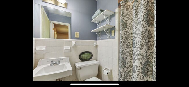 Building Photo - 1820 Whispering Hills Trl