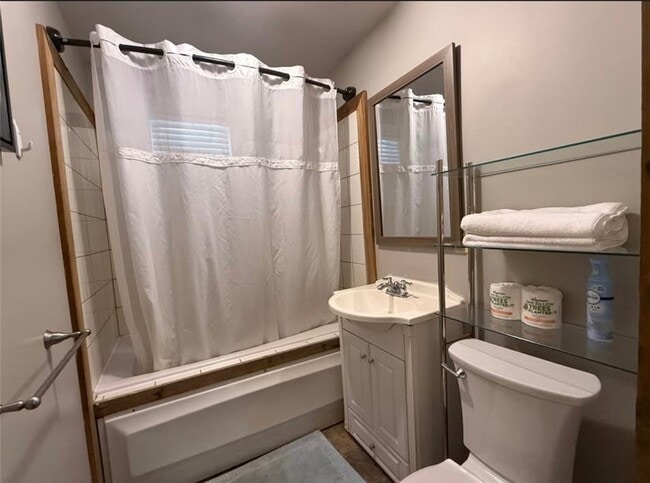 Building Photo - 948 Monroe Ave