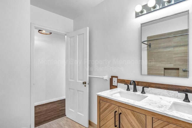 Building Photo - 84 Vía Del Pinar