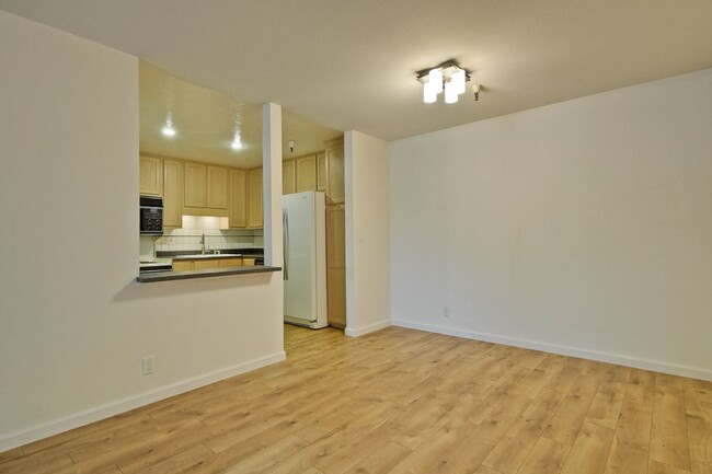 Building Photo - 2-bedroom, 2-bathroom condo in Awesome Mou...