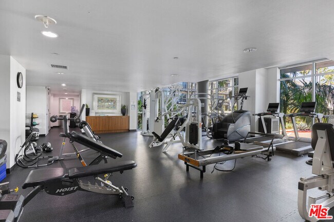 Building Photo - 13650 Marina Pointe Dr