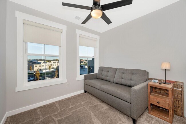 Building Photo - The Enclave At Gambrill View