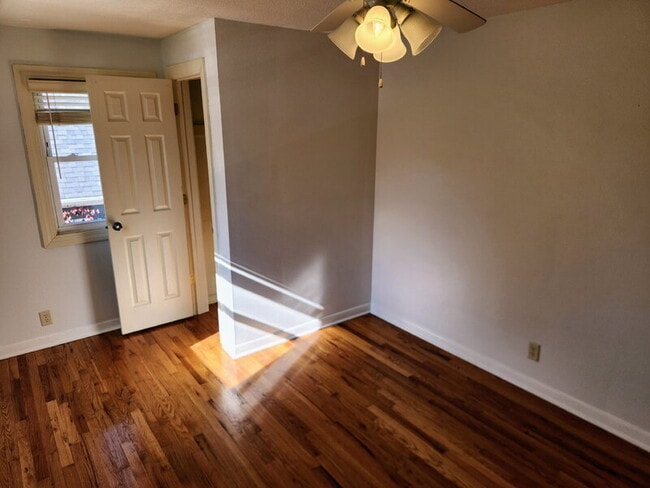 Building Photo - 5513 Forest Ave