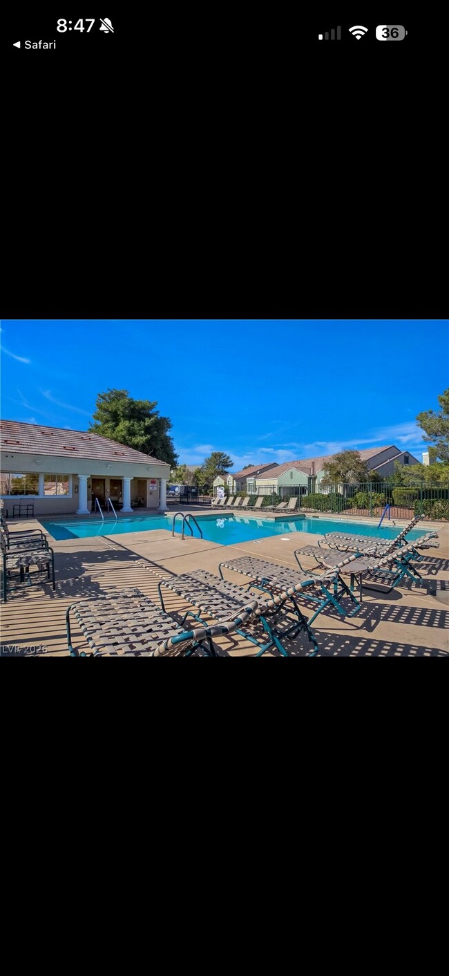 Building Photo - 985 Prestwick St