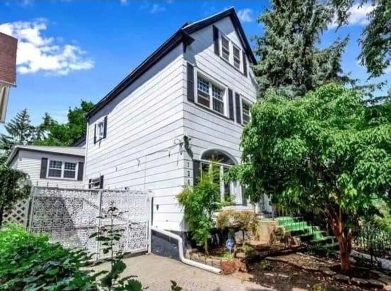 Primary Photo - 128 Richmond Ave