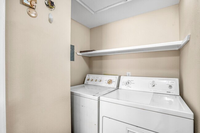 Building Photo - 3500 Tangle Brush Dr