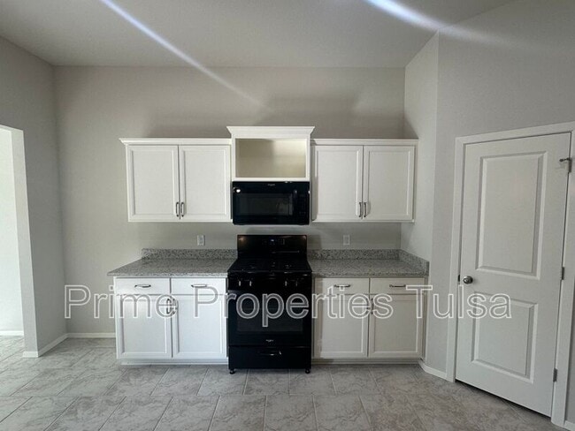 Building Photo - 13143 S 72nd E Ave