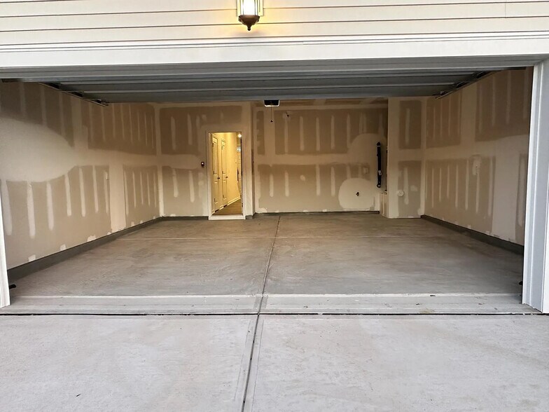 Building Photo - Room in Townhome on Kasota Ln