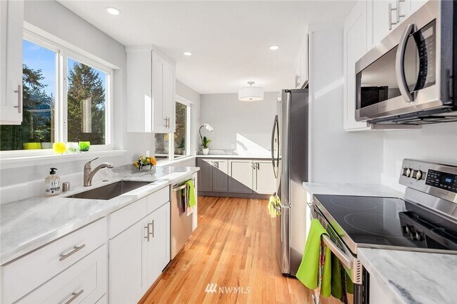 Building Photo - Stylish Mid-Century Modern Retreat | 3BR, ...