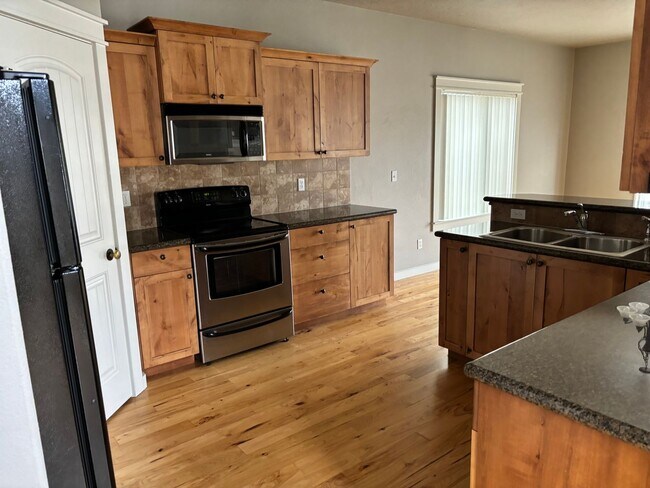 Building Photo - 4526 N Kilee Ave