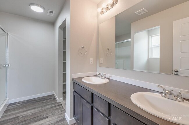 Building Photo - 3400 W Adios St