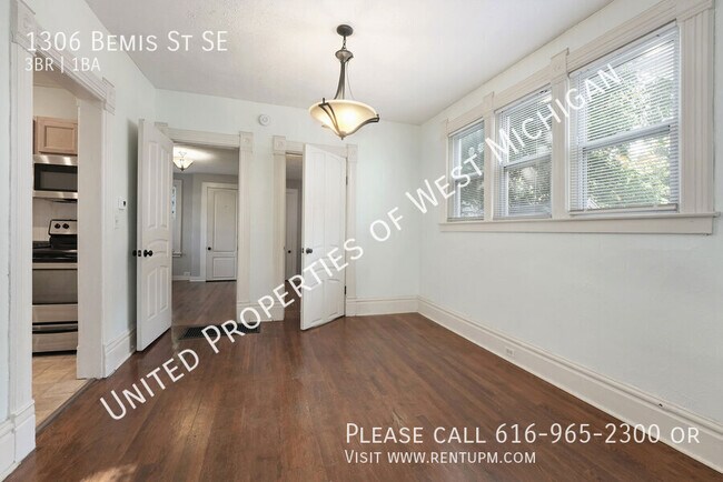 Building Photo - Available Now | 3 Bedroom 1 Bath Lower Lev...
