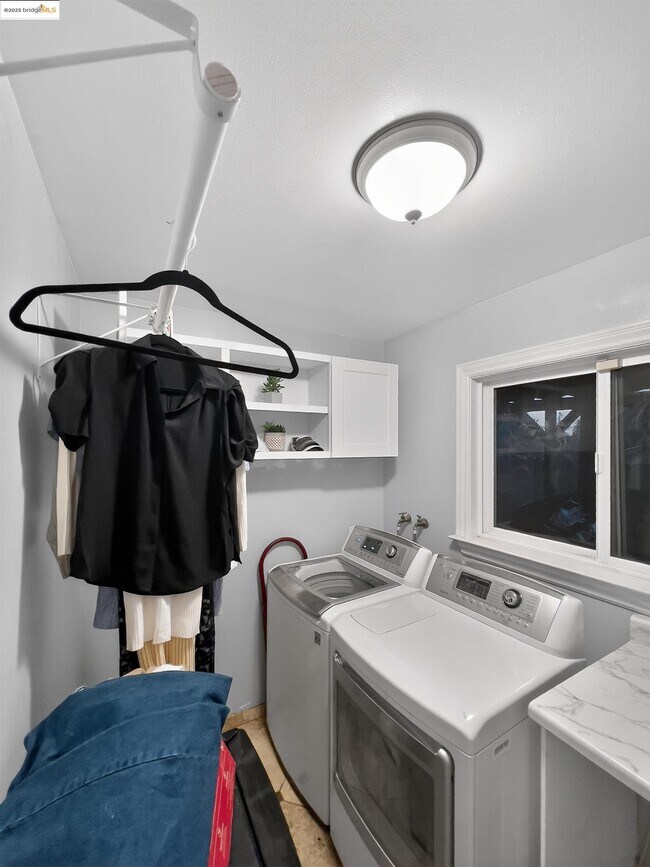 Building Photo - 2322 Peachtree Cir