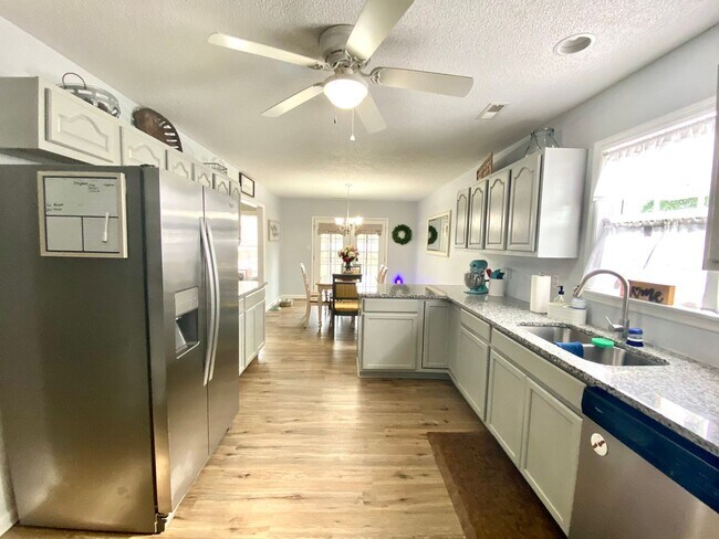 Building Photo - Beautiful 4 Bedroom Richlands Home for Rent