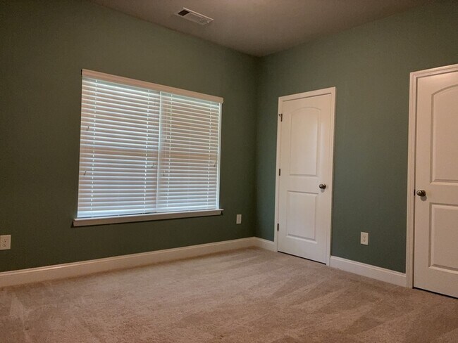 Building Photo - 1039 Drakes Crossing