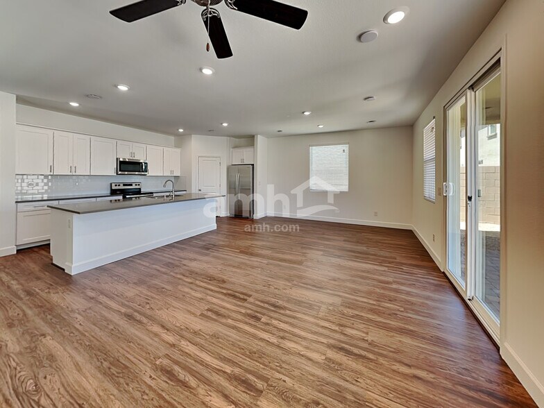 Building Photo - 10132 W Oleta Ave