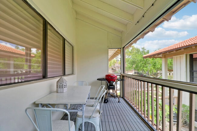 Building Photo - 438 Brackenwood Ln S