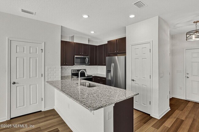 Building Photo - 92 Silver Fern Dr