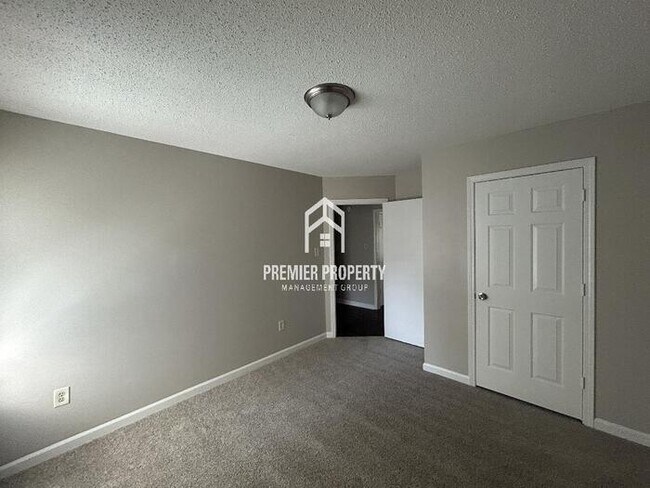 Building Photo - 7067 Apple Creek