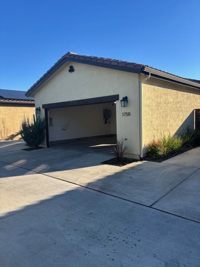 Building Photo - 1758 Thea Ave