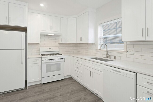 Building Photo - 377 Hope St