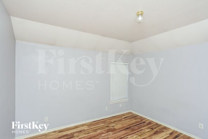 Building Photo - 7949 Greengate Dr