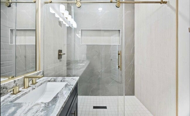 Building Photo - 4624 Mayflower St