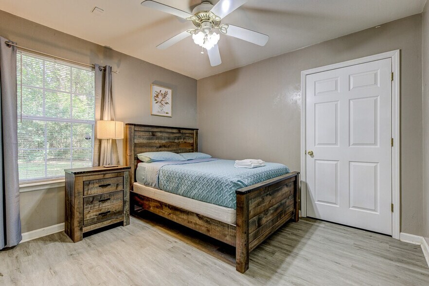 Building Photo - 228 Dixie Dr