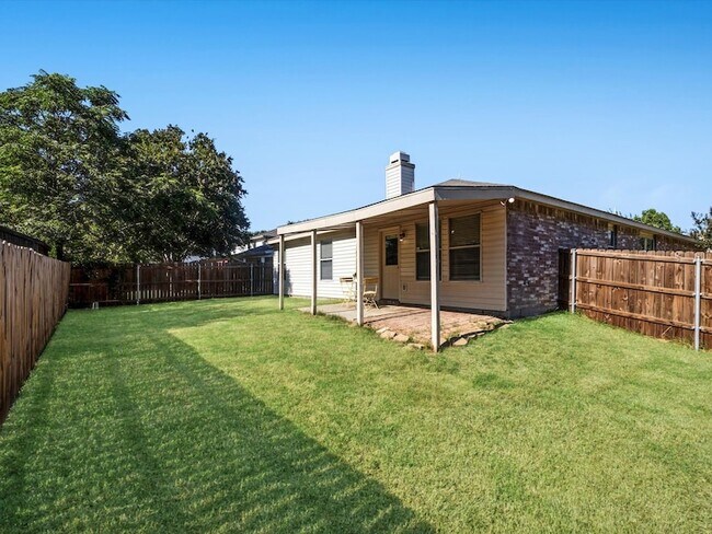 Building Photo - 8212 Canoe Ridge Ln