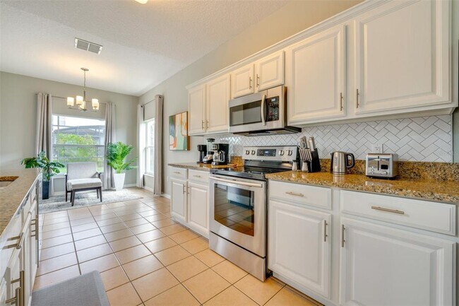 Building Photo - 441 Balmoral Dr