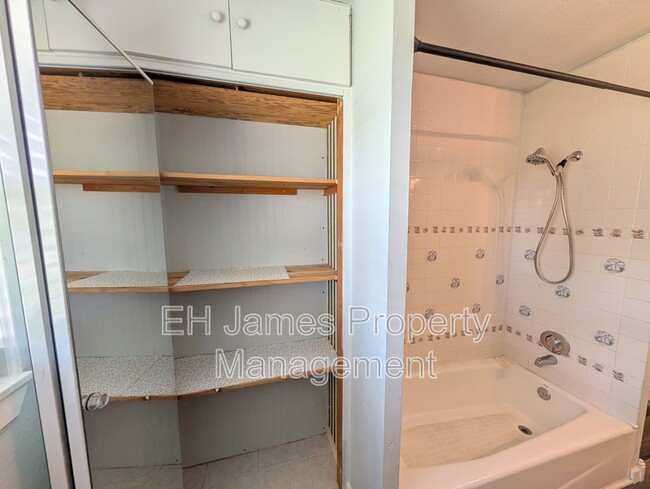 Building Photo - 5214 S Delaware Pl