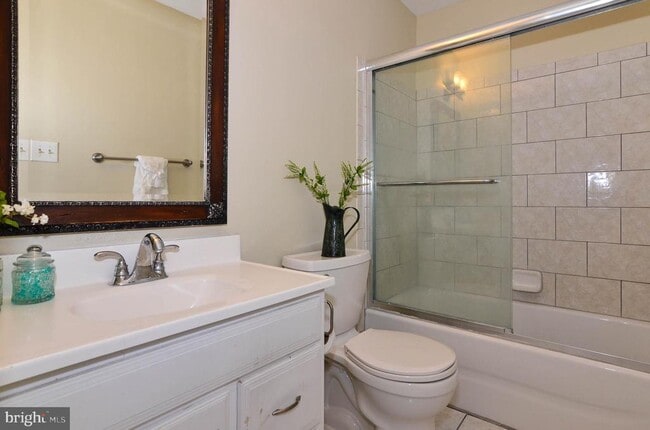 Building Photo - 12345 Woodlawn Ct