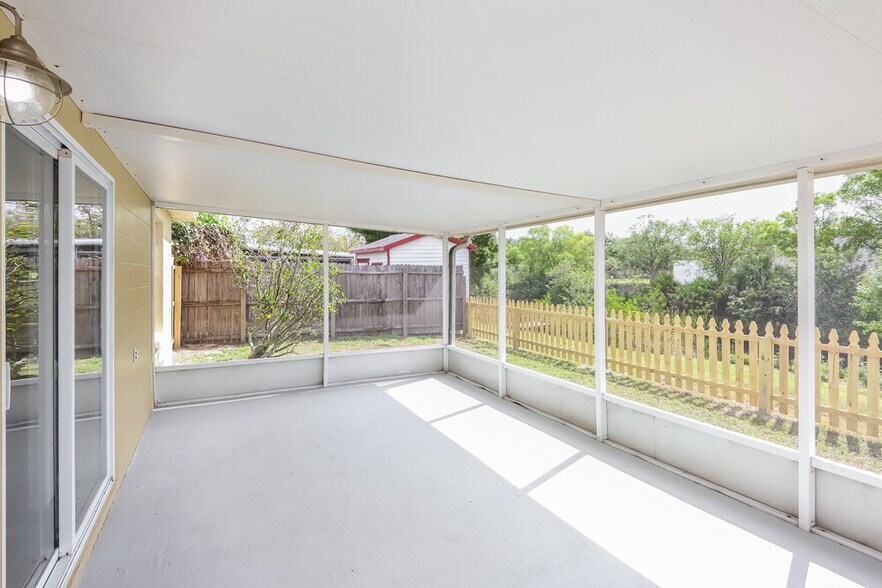 Building Photo - 206 Lookout Dr